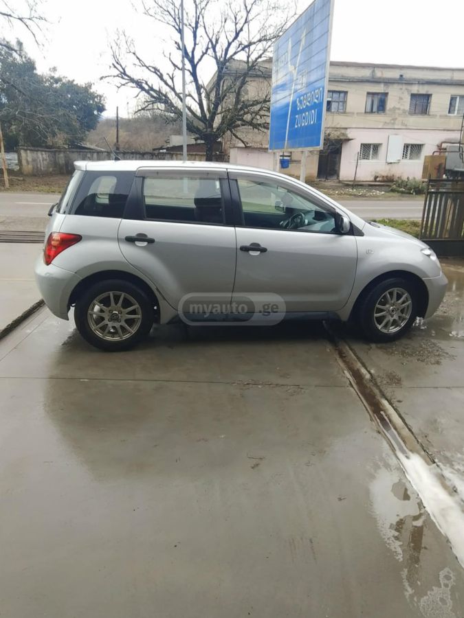Toyota Ist 2005 — photo 2