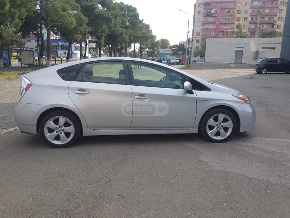 Toyota Prius 2013 — photo 2