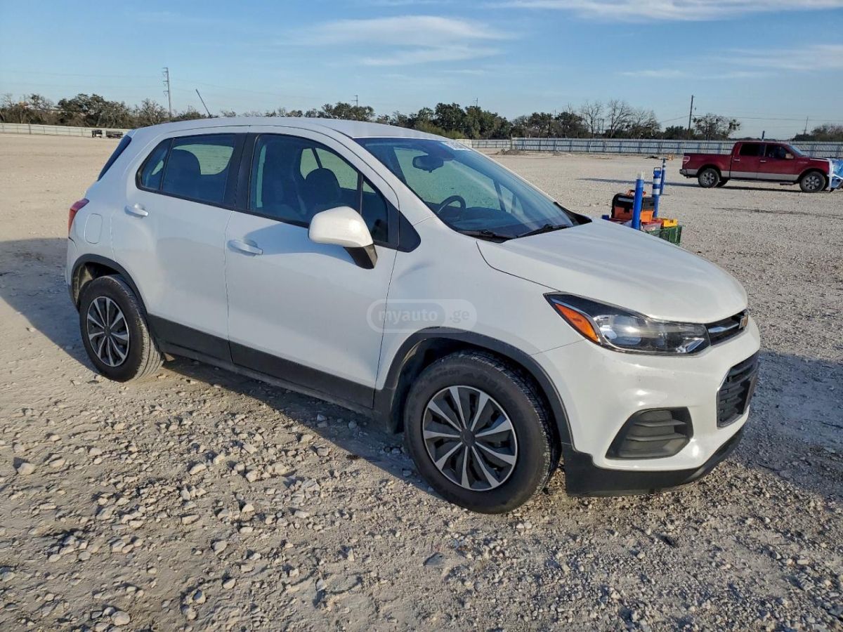 Chevrolet Trax 2018 — photo 2
