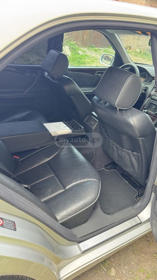Mercedes-Benz E 320 2000 — photo 2