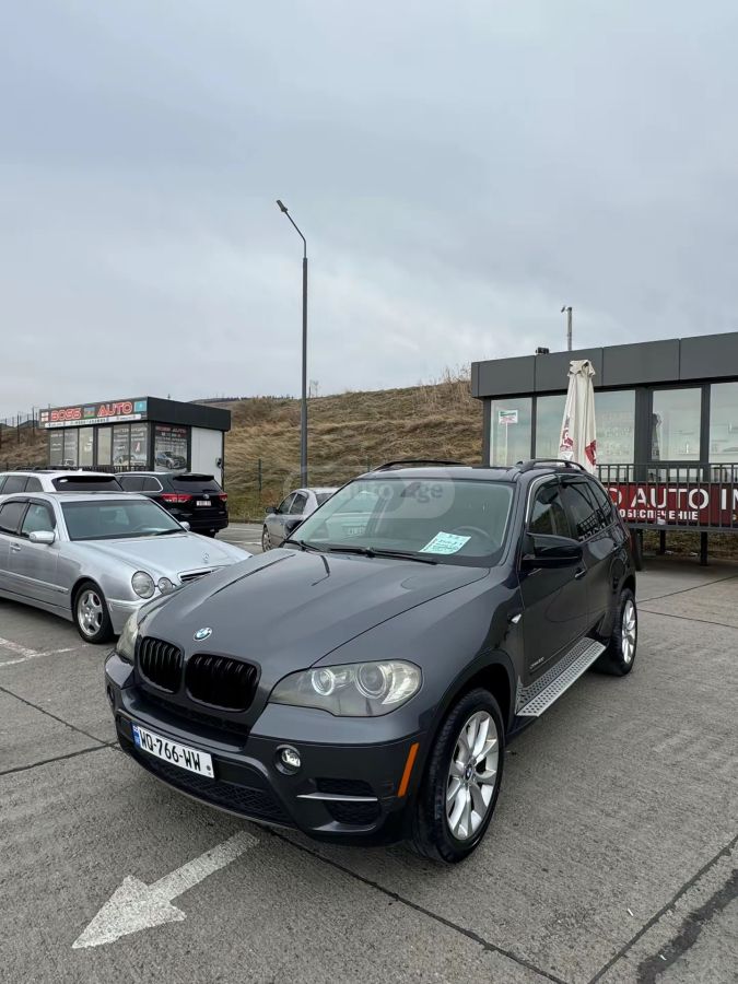 BMW X5 2011 — photo 2