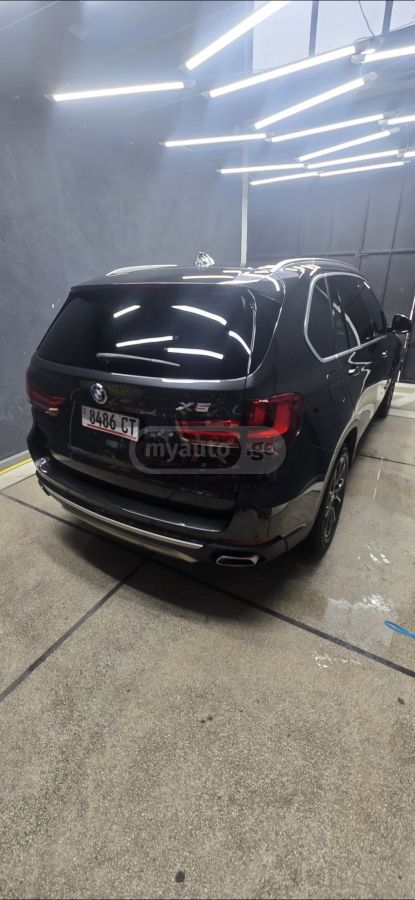 BMW X5 2017 — photo 2