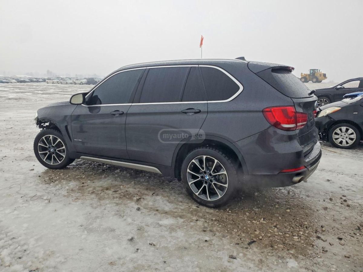 BMW X5 2017 — photo 2