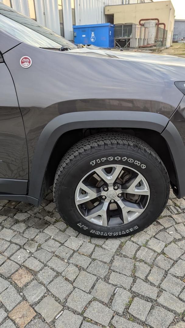 Jeep Cherokee 2015 — photo 2