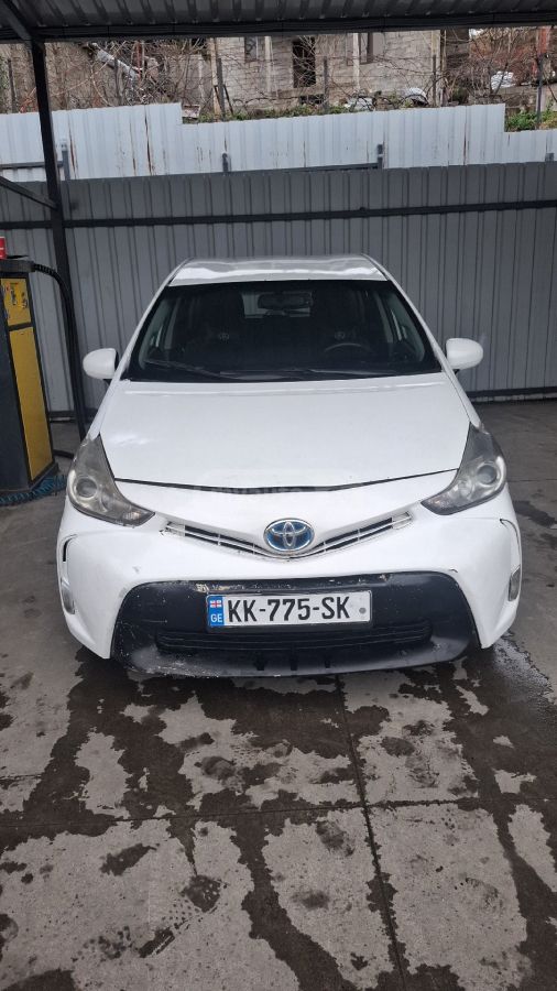 Toyota Prius V