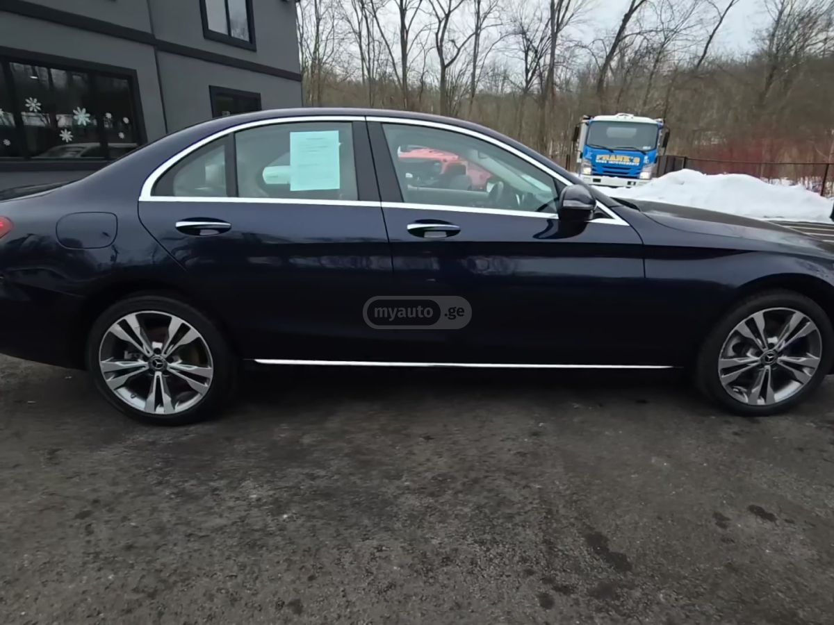 Mercedes-Benz C 300 2020 — photo 2