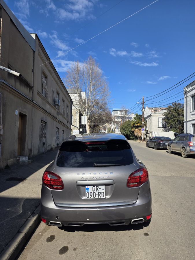Porsche Cayenne 2012 — photo 2