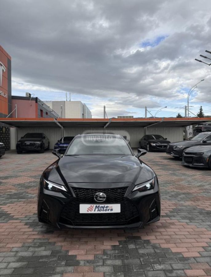 Lexus IS 300 2023 — photo 2