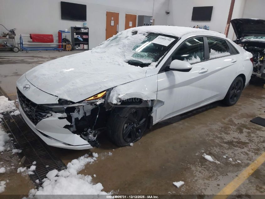 Hyundai Elantra 2022 — photo 2