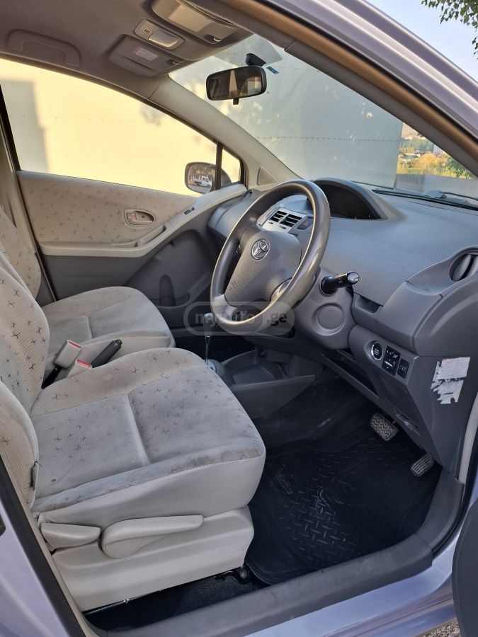 Toyota Vitz 2007 — photo 2