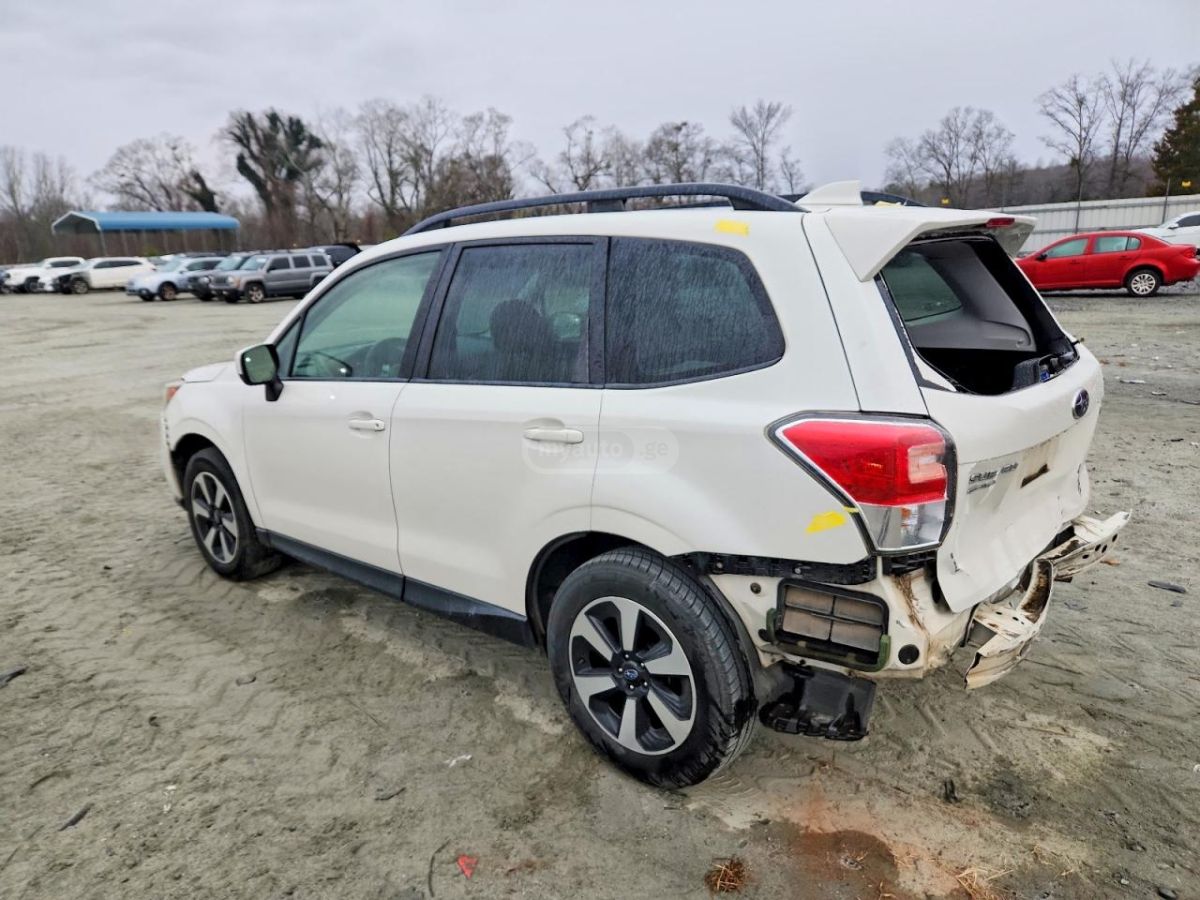 Subaru Forester 2018 — photo 2