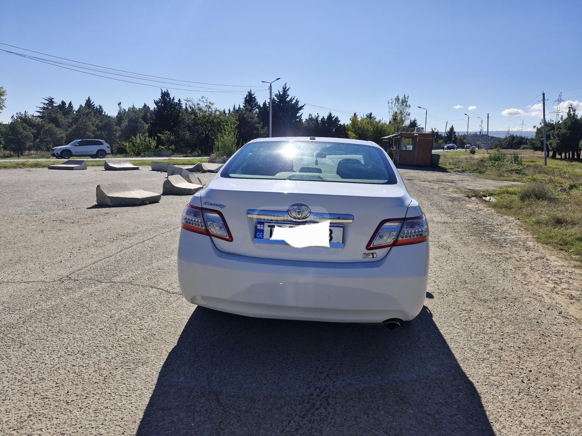 Toyota Camry 2010 — photo 2