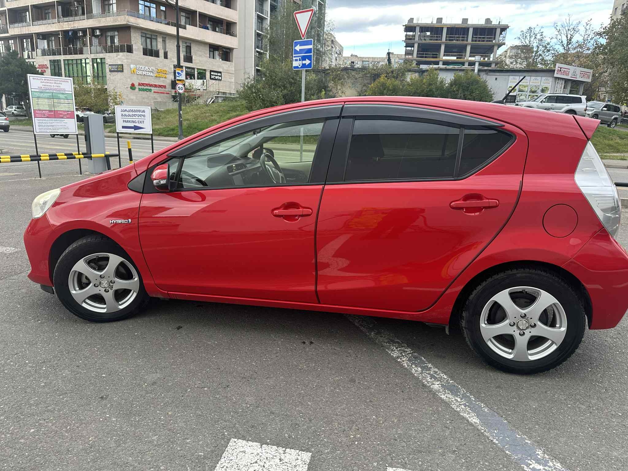 Toyota Aqua 2012 — photo 2