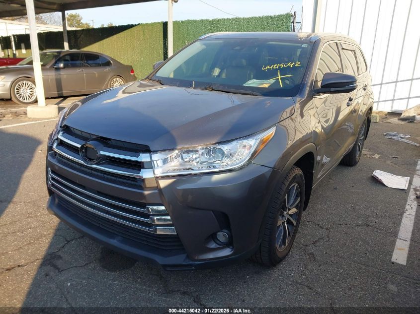 Toyota Highlander 2017 — photo 2