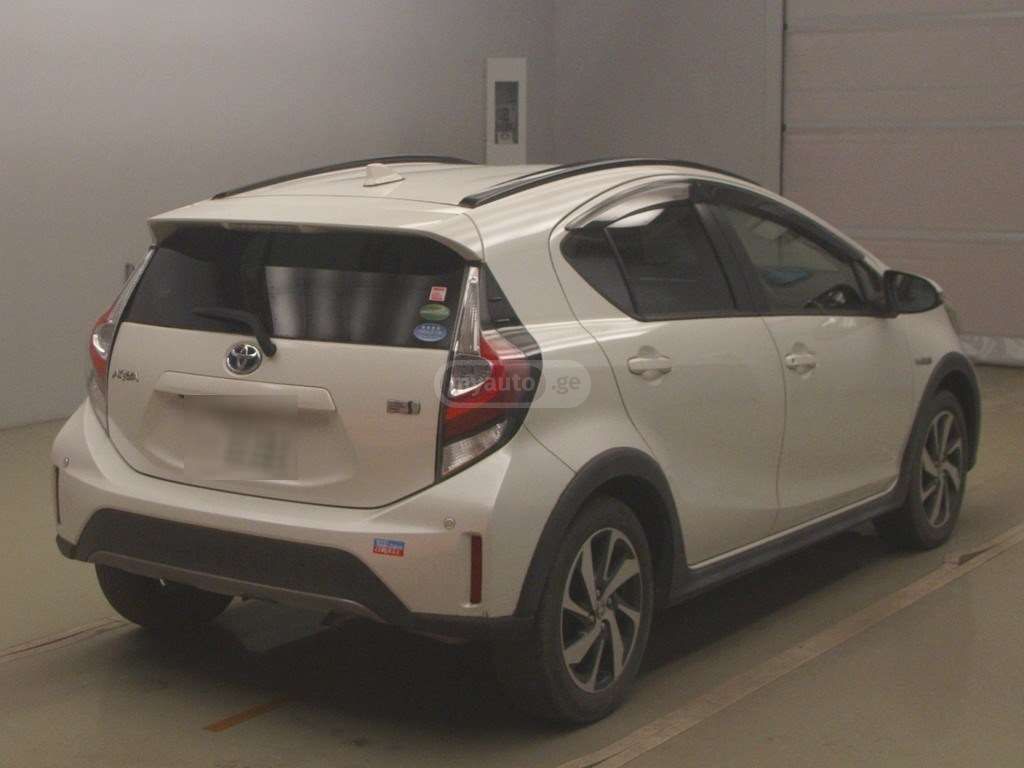 Toyota Aqua 2018 — photo 2