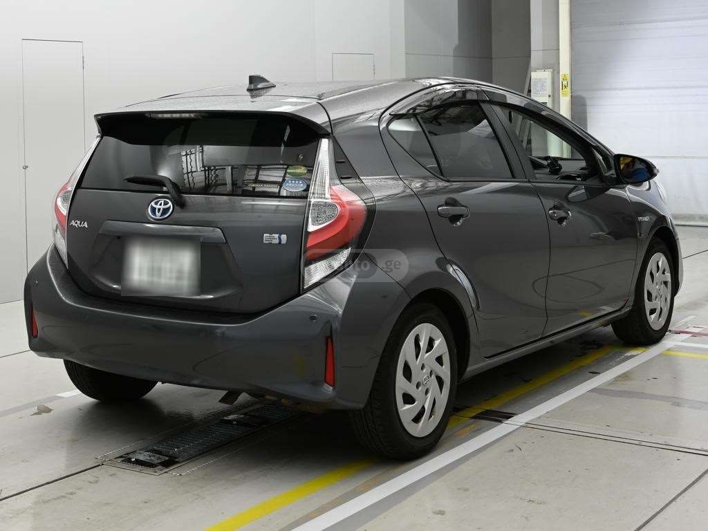 Toyota Aqua 2018 — photo 2