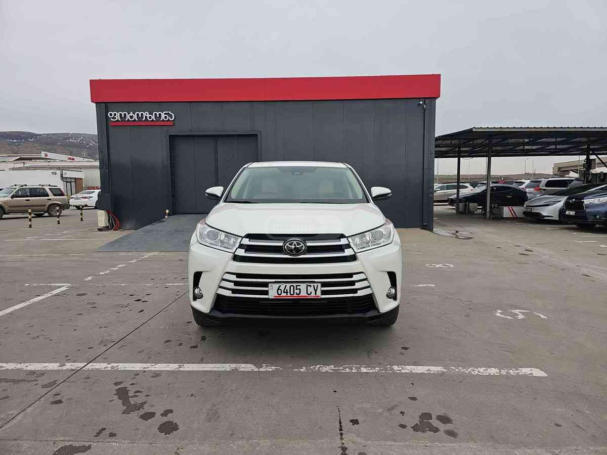 Toyota Highlander 2018 — photo 2