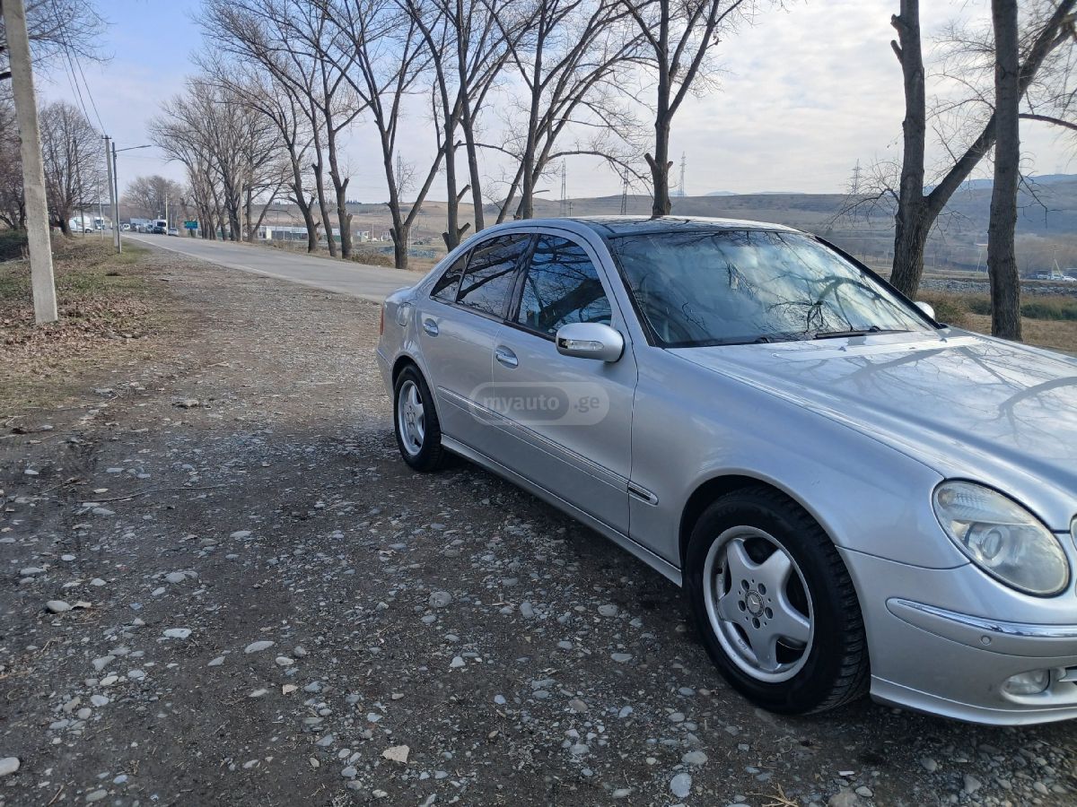 Mercedes-Benz E 320