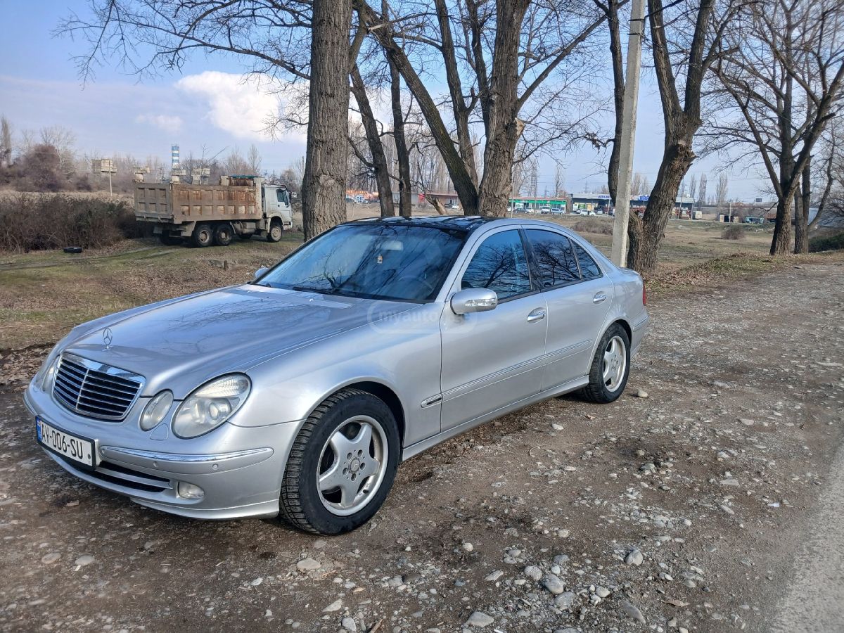 Mercedes-Benz E 320 2002 — photo 2