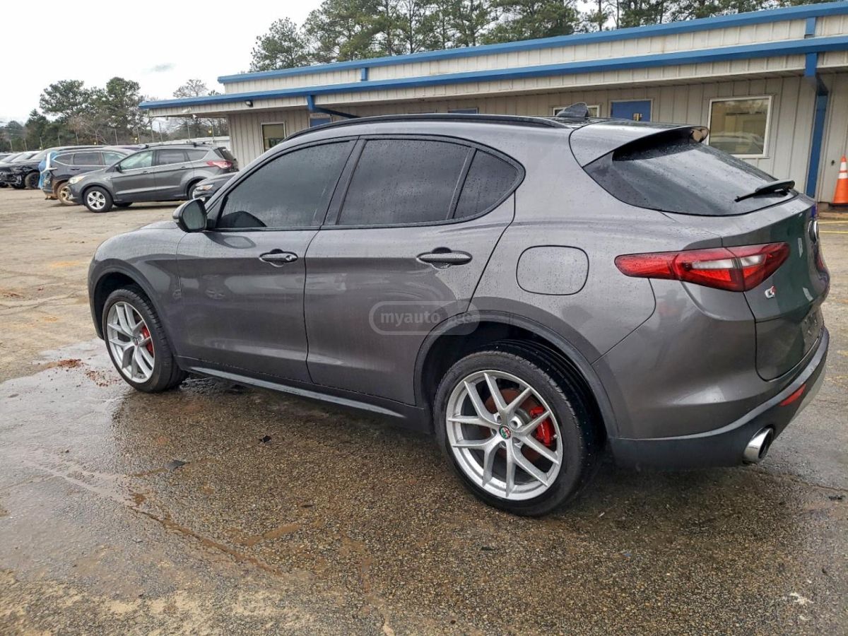Alfa Romeo Stelvio 2018 — photo 2