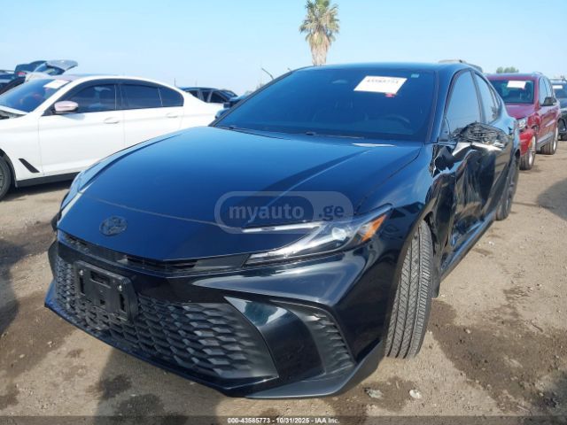 Toyota Camry 2025 — photo 2