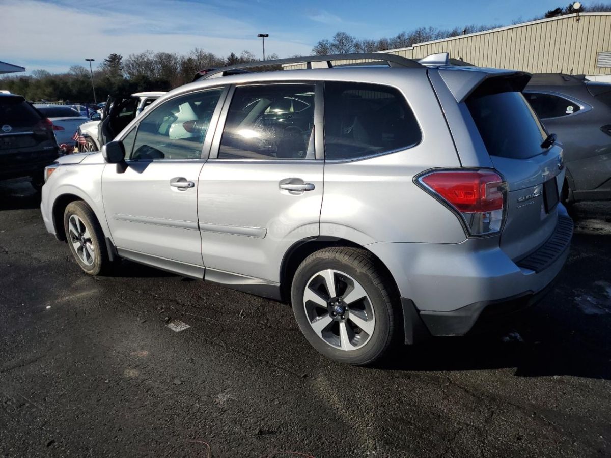 Subaru Forester 2018 — photo 2