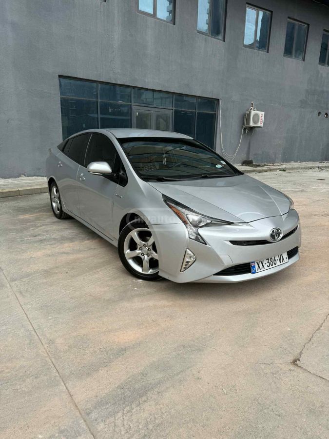 Toyota Prius 2016 — photo 2