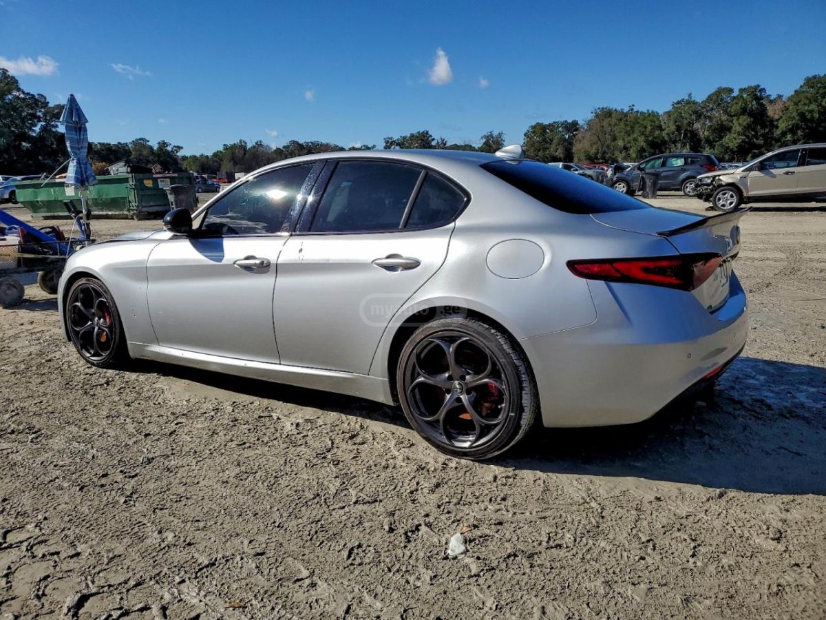 Alfa Romeo Giulia 2019 — photo 2
