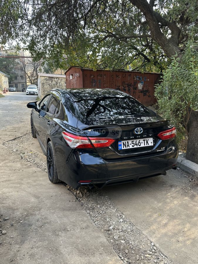 Toyota Camry 2017 — photo 2