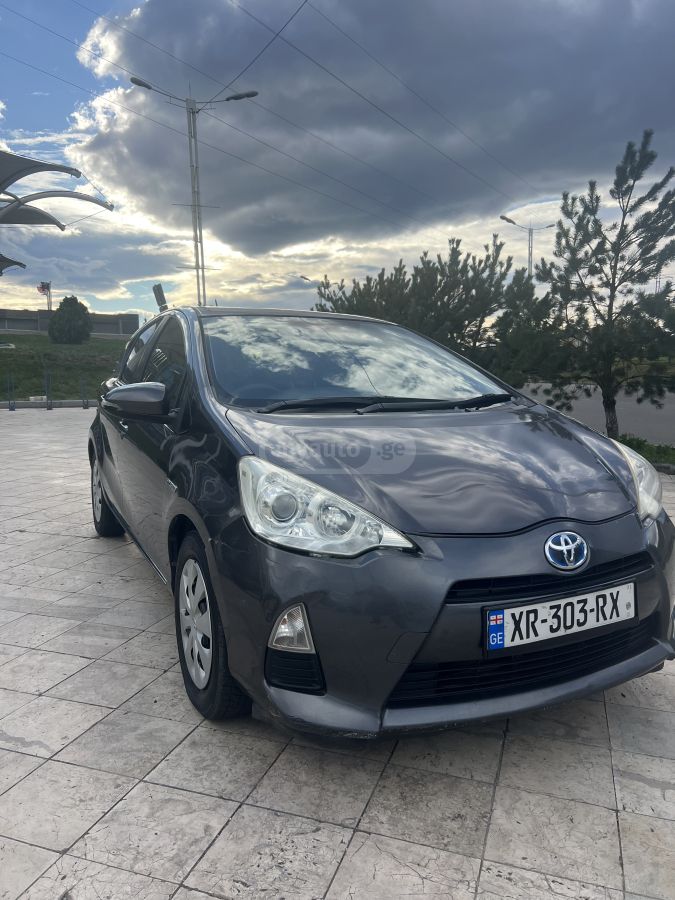 Toyota Aqua 2013 — photo 2