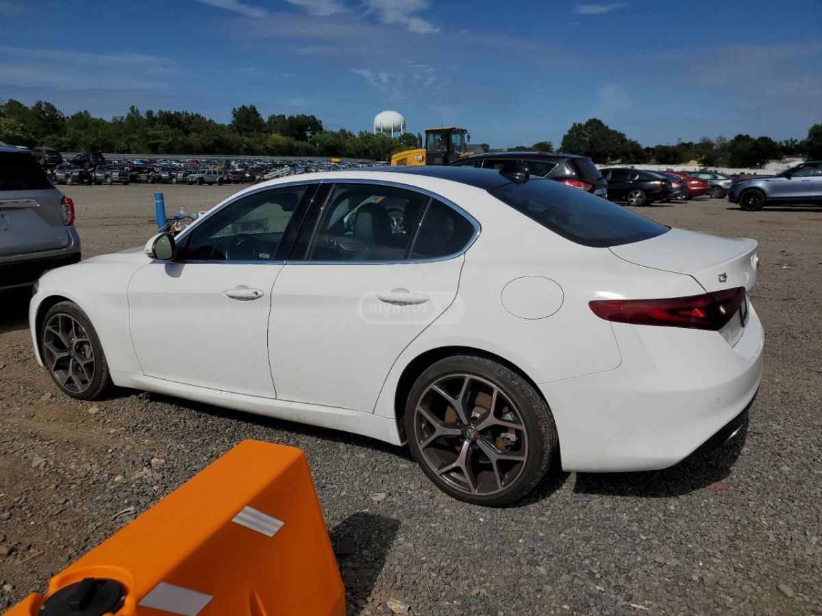 Alfa Romeo Giulia 2021 — photo 2