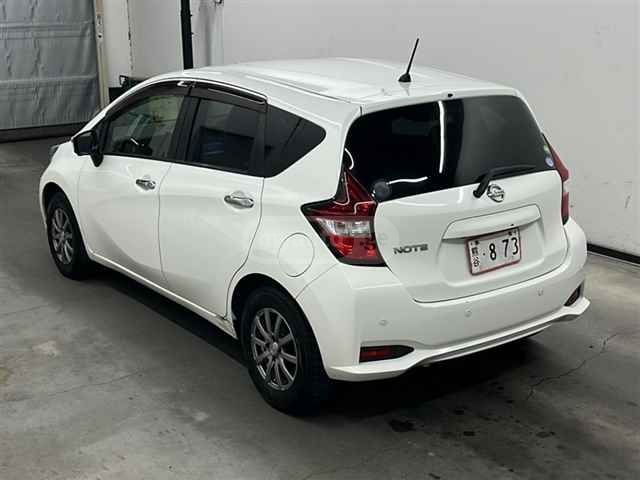 Nissan Note 2018 — photo 2