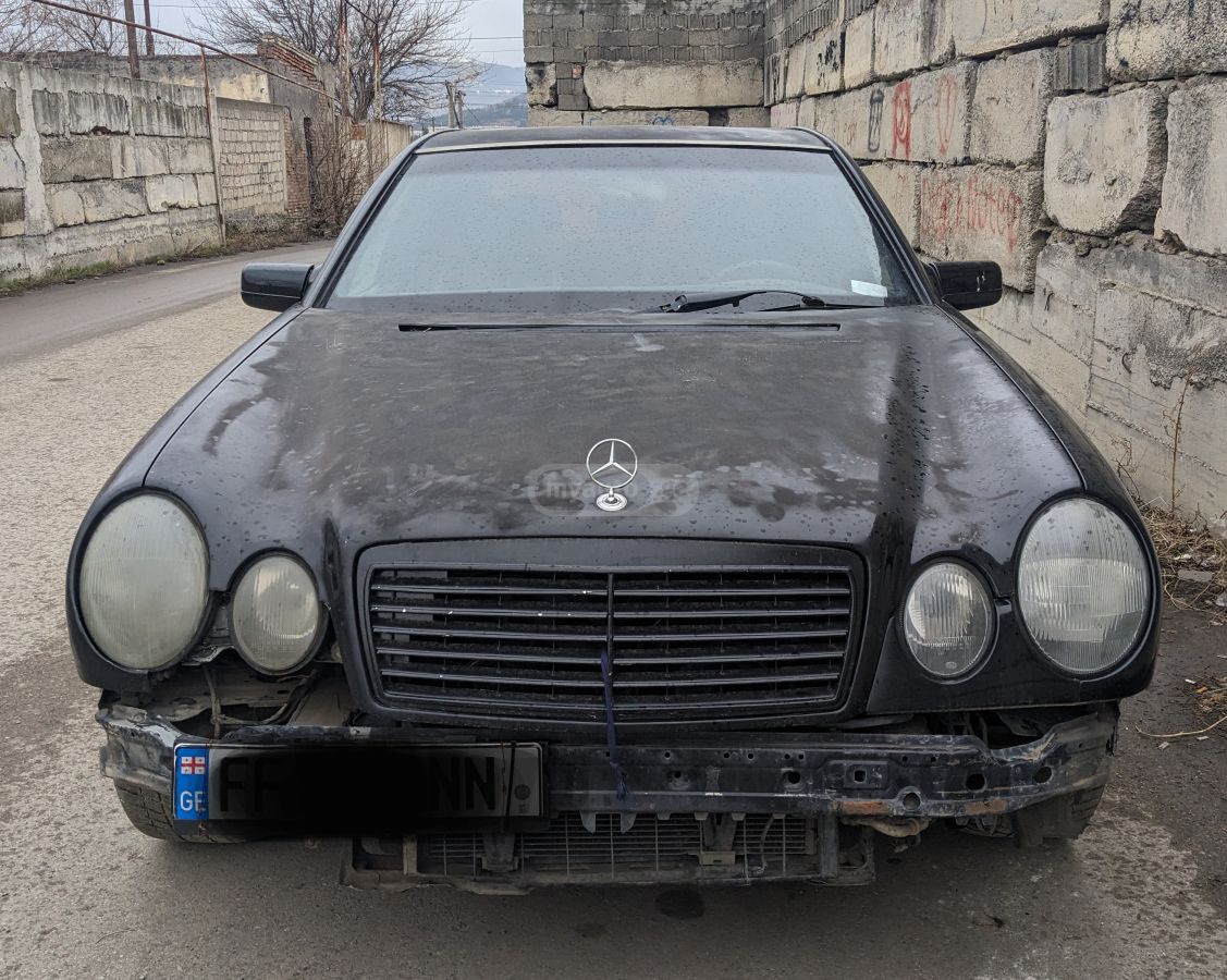 Mercedes-Benz E 320 1998 — photo 2