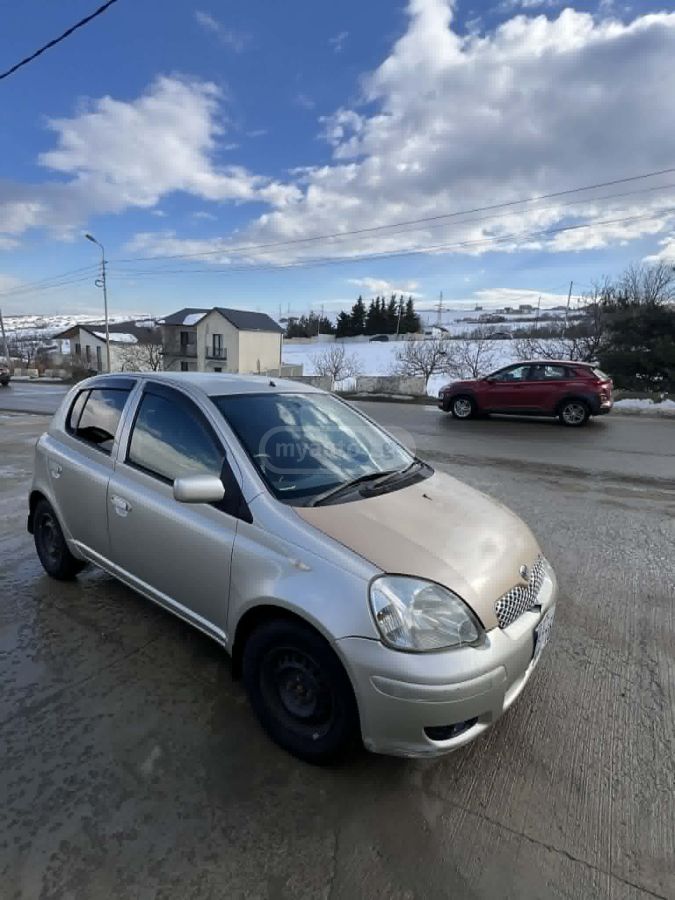 Toyota Vitz 2002 — photo 2