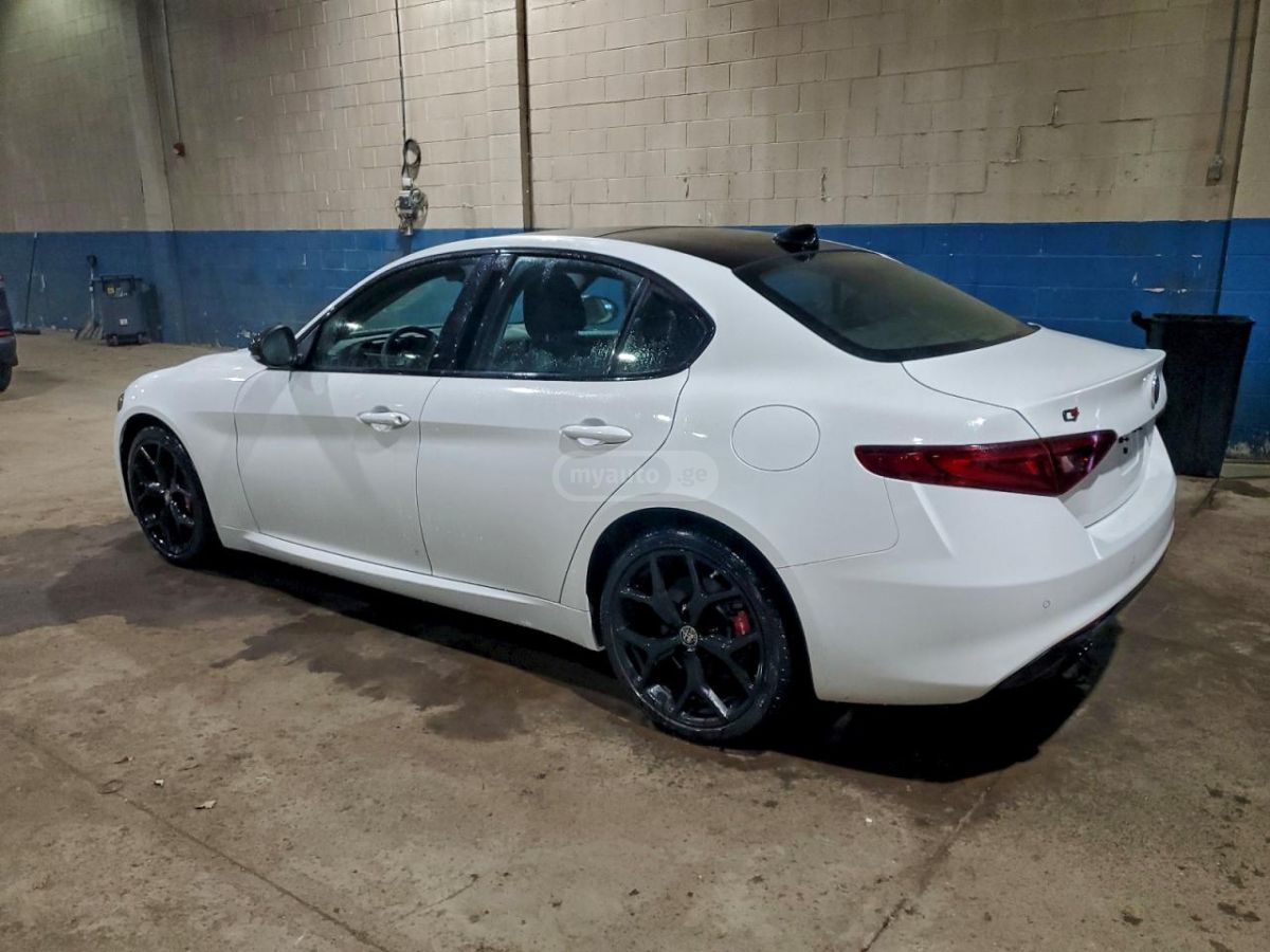 Alfa Romeo Giulia 2019 — photo 2