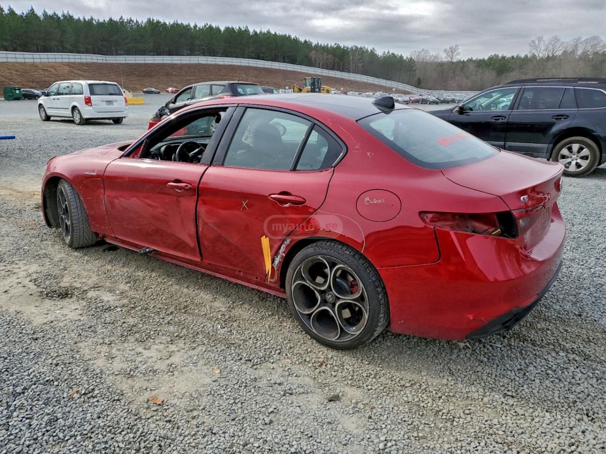 Alfa Romeo Giulia 2023 — photo 2