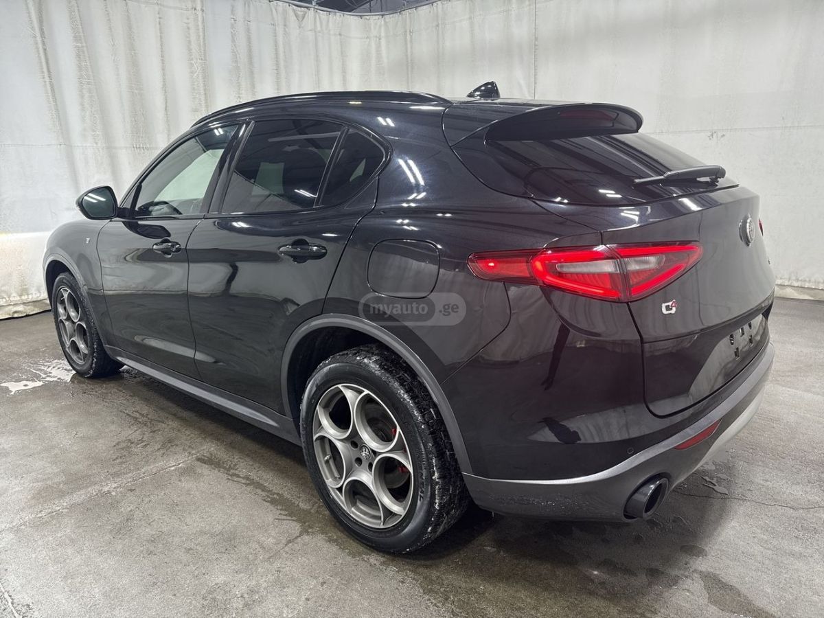 Alfa Romeo Stelvio 2022 — photo 2