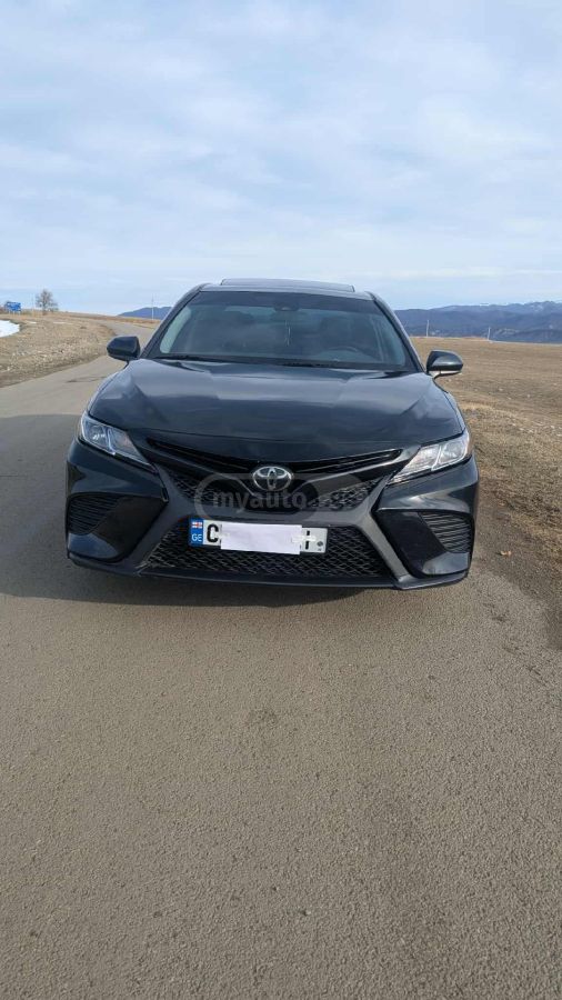 Toyota Camry 2019 — photo 2