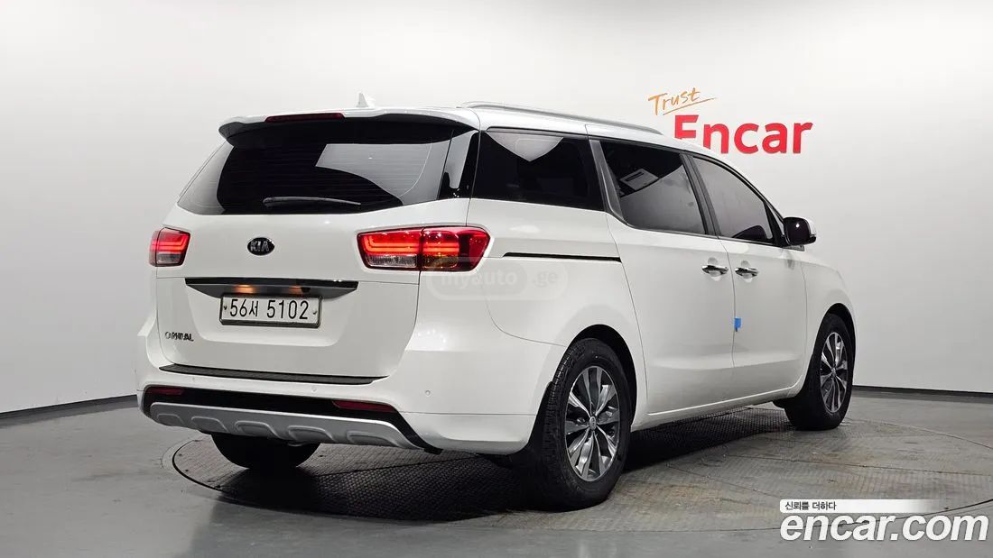 Kia Sedona 2016 — photo 2