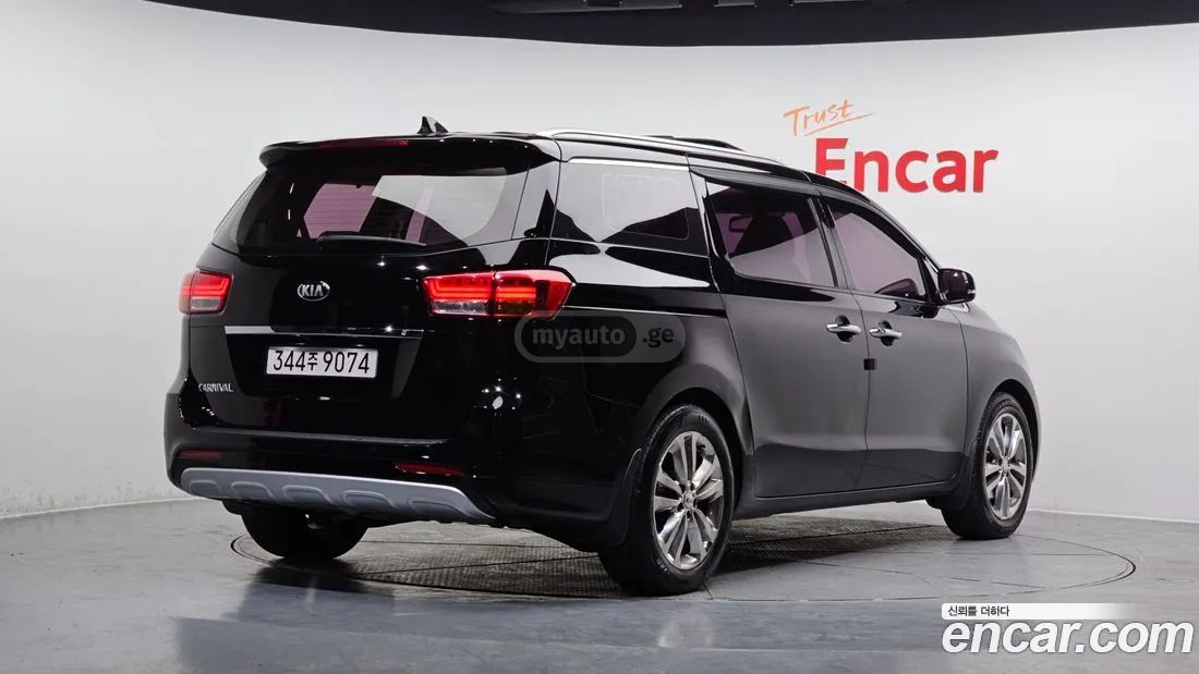 Kia Sedona 2016 — photo 2