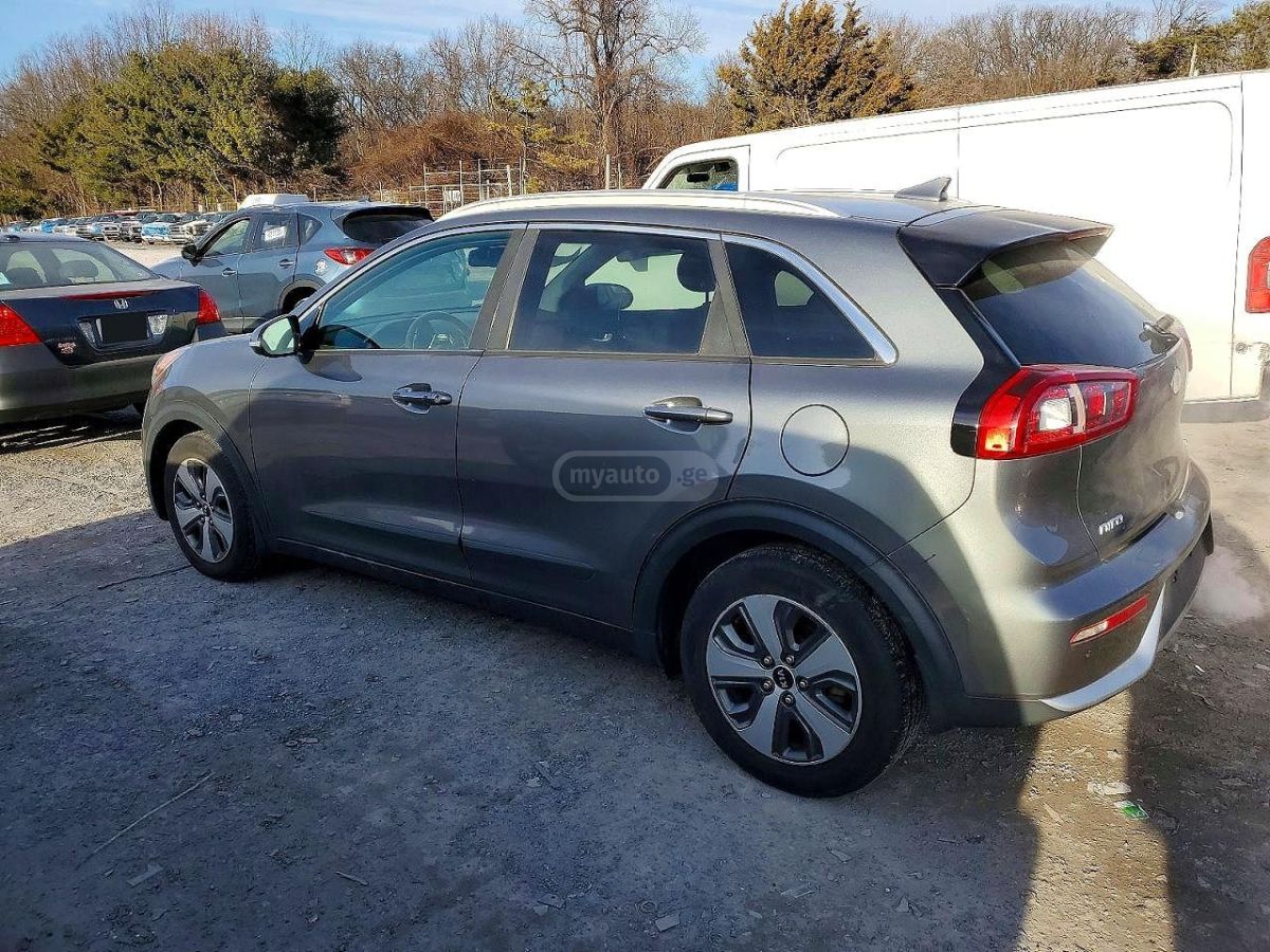 Kia Niro 2018 — photo 2