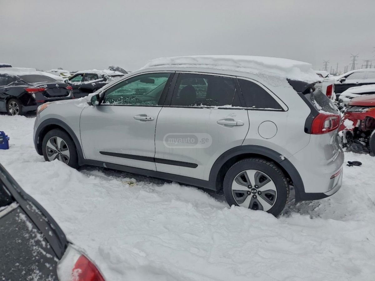 Kia Niro 2017 — photo 2