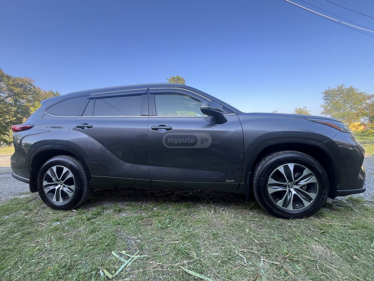Toyota Highlander 2022 — photo 2