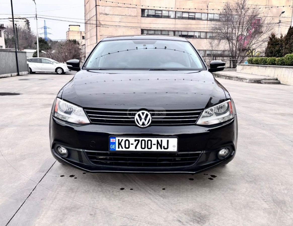 Volkswagen Jetta 2013 — photo 2