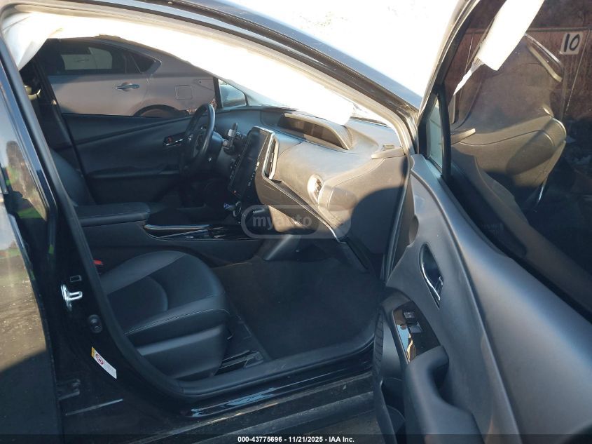 Toyota Prius 2022 — photo 2