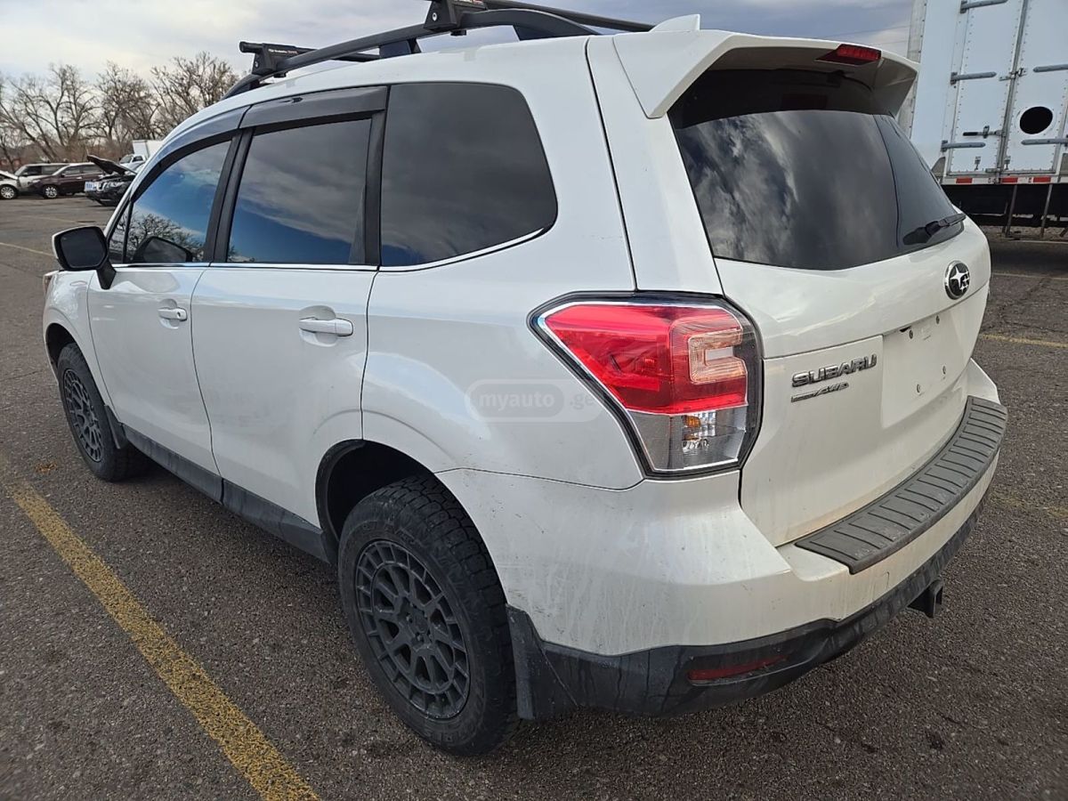 Subaru Forester 2018 — photo 2