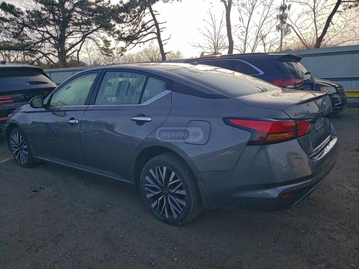 Nissan Altima 2023 — photo 2