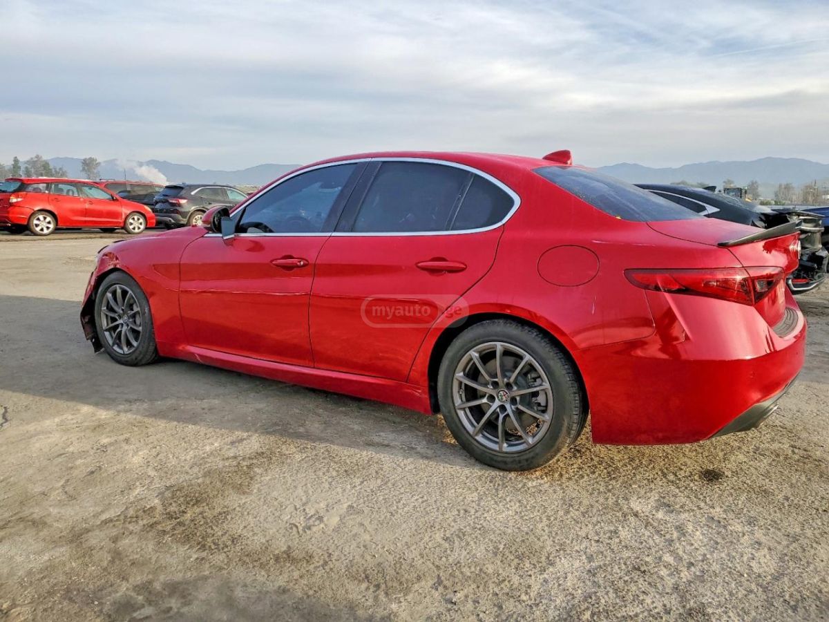 Alfa Romeo Giulia 2017 — photo 2
