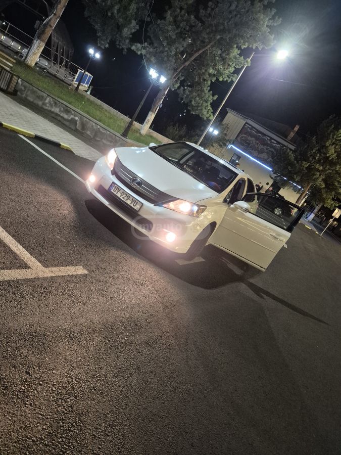 Lexus HS 250 h 2010 — photo 2