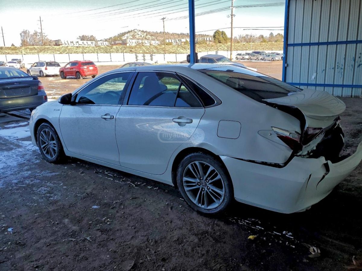 Toyota Camry 2017 — photo 2